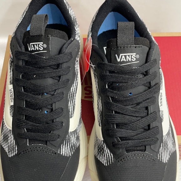 Vans men’s Ultra range Exo black and off white - Picture 6 of 10